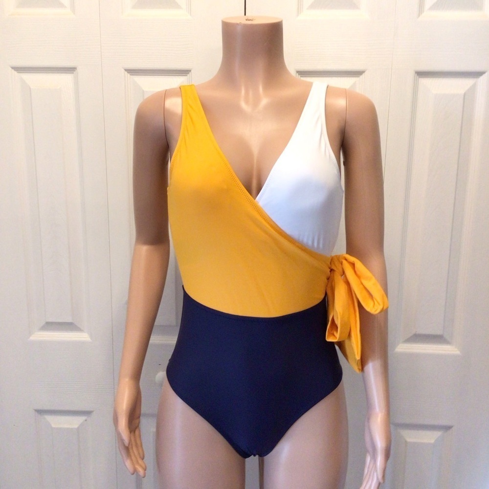 Cupshe Womens Colorblock Wrap Crossover Side Tie 1pc Swimsuit Size Medium
